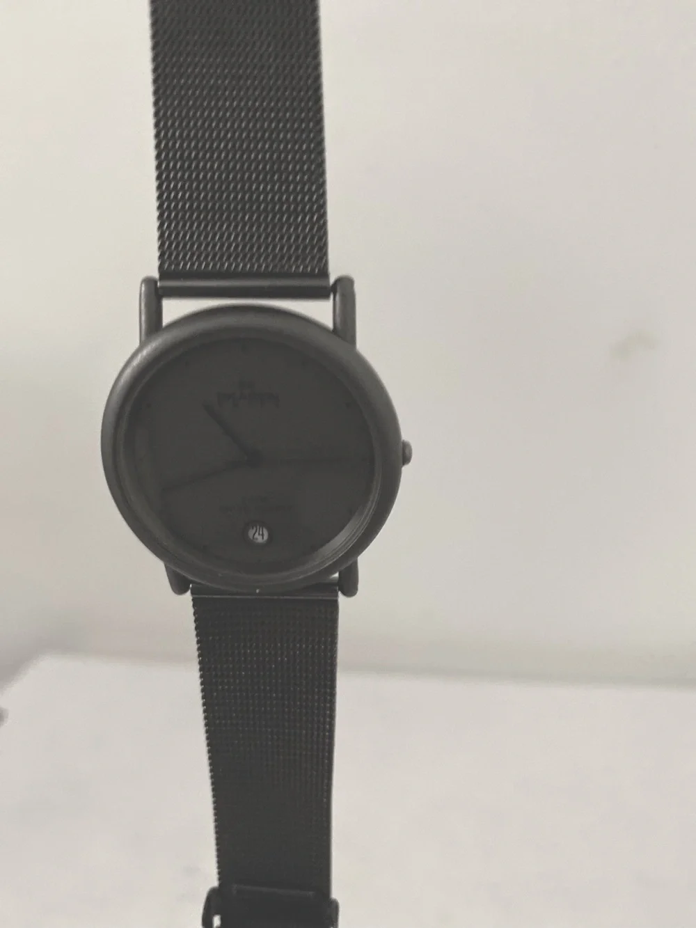 Skagen Unisex Minimalist Gunmetal Case/Mesh Band Watch. Calendar and a 2nd Hand.